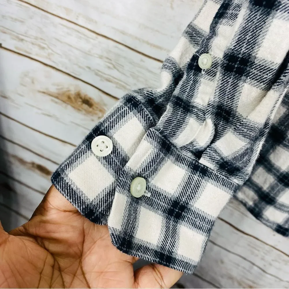 Banana republic Men's Black and White Plaid Long Sleeve Shirt Size L
